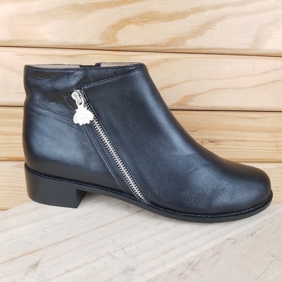 Bettye Muller 8.5 US Trinity Black Biker Leather Side Zip Booties Ankle Boot NEW - Picture 1 of 12